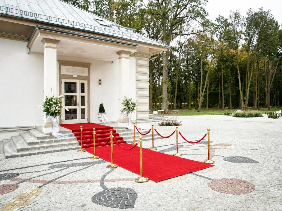 Palac Dabrowka Rawicz Экстерьер фото