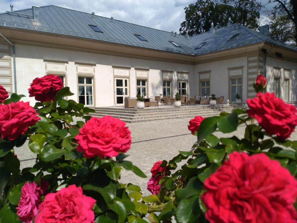 Palac Dabrowka Rawicz Экстерьер фото