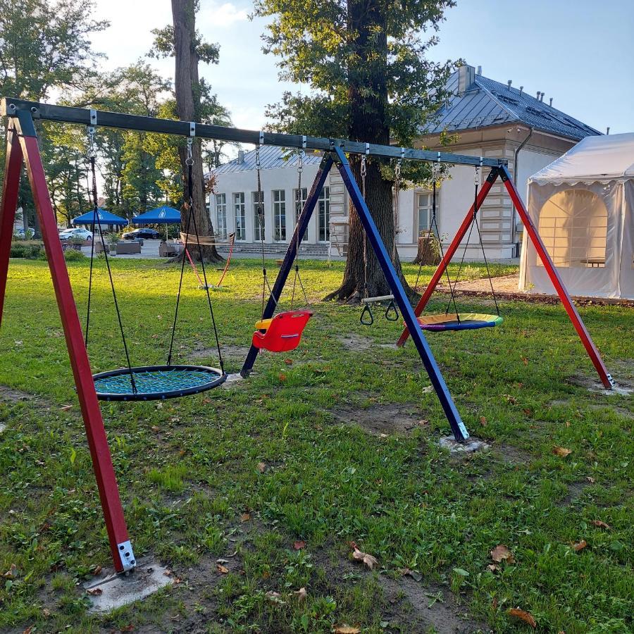 Palac Dabrowka Rawicz Экстерьер фото
